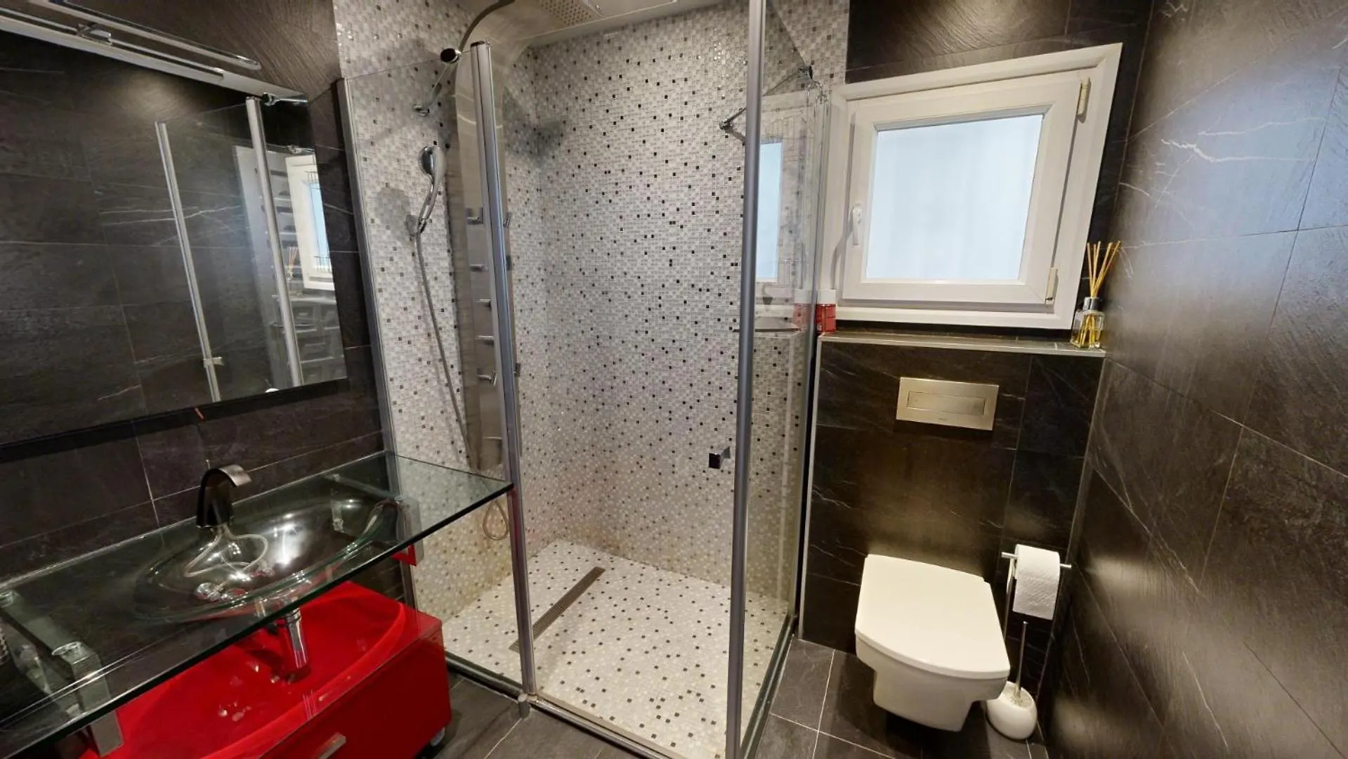 Maison De 130 M2 Et Studio De 40M2, Vue Mer Et Jacuzzi Roses 0*,  Spain