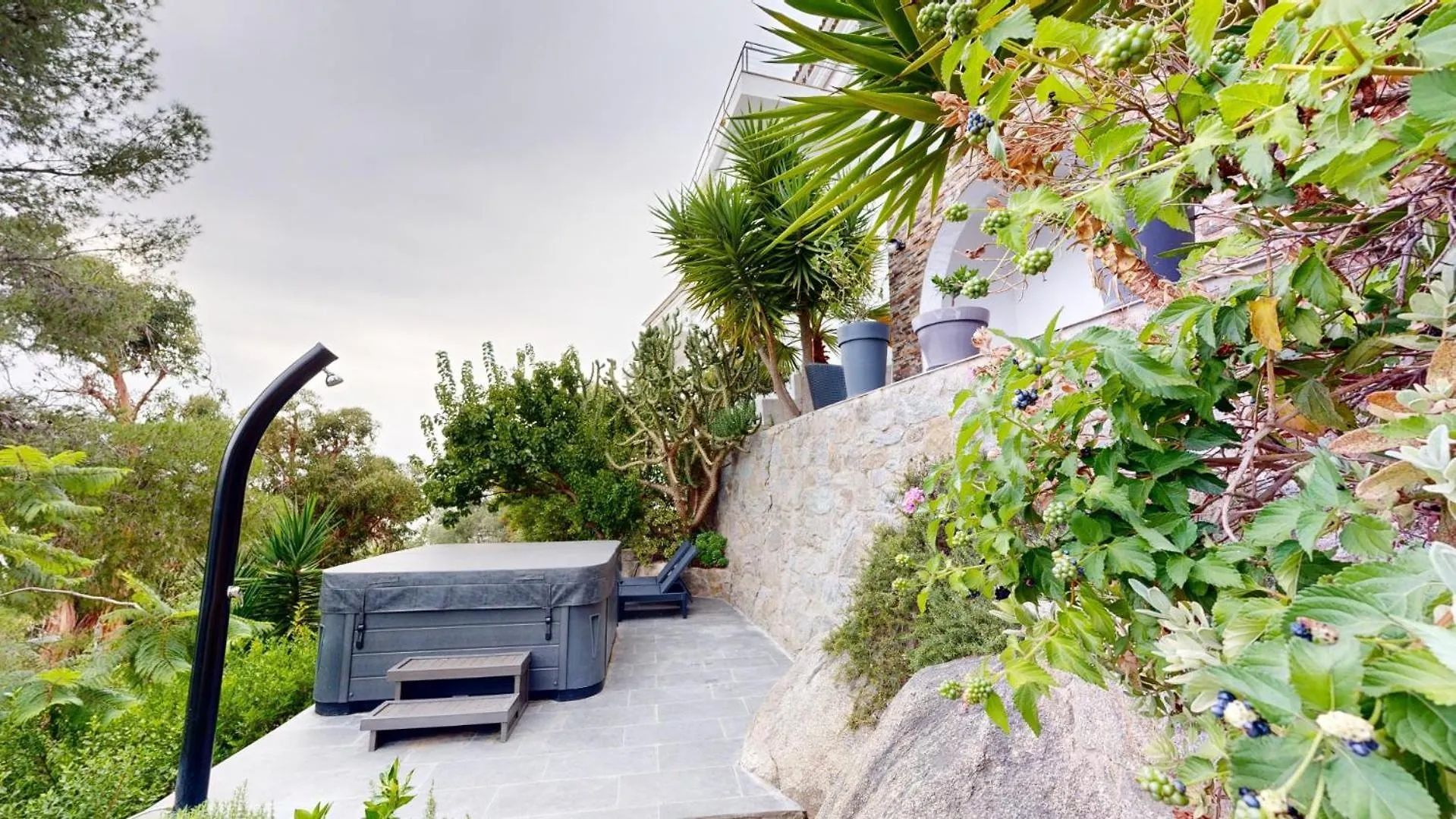 Maison De 130 M2 Et Studio De 40M2, Vue Mer Et Jacuzzi Roses